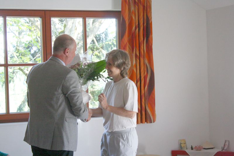 blumenuberreichung-bearbeitet-800